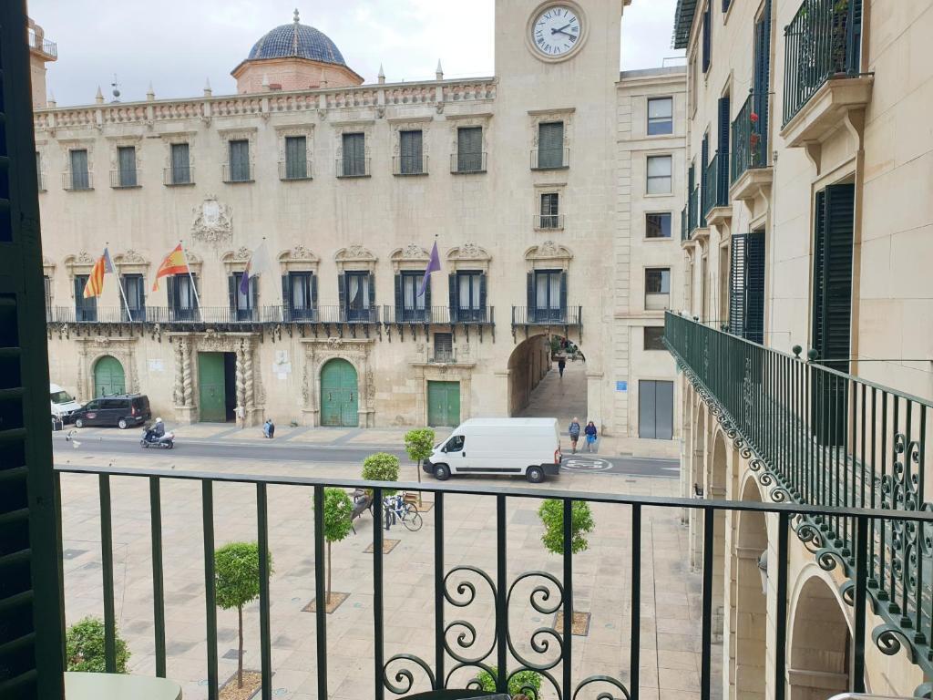 Rambla Mendez Nunez, 3  №1