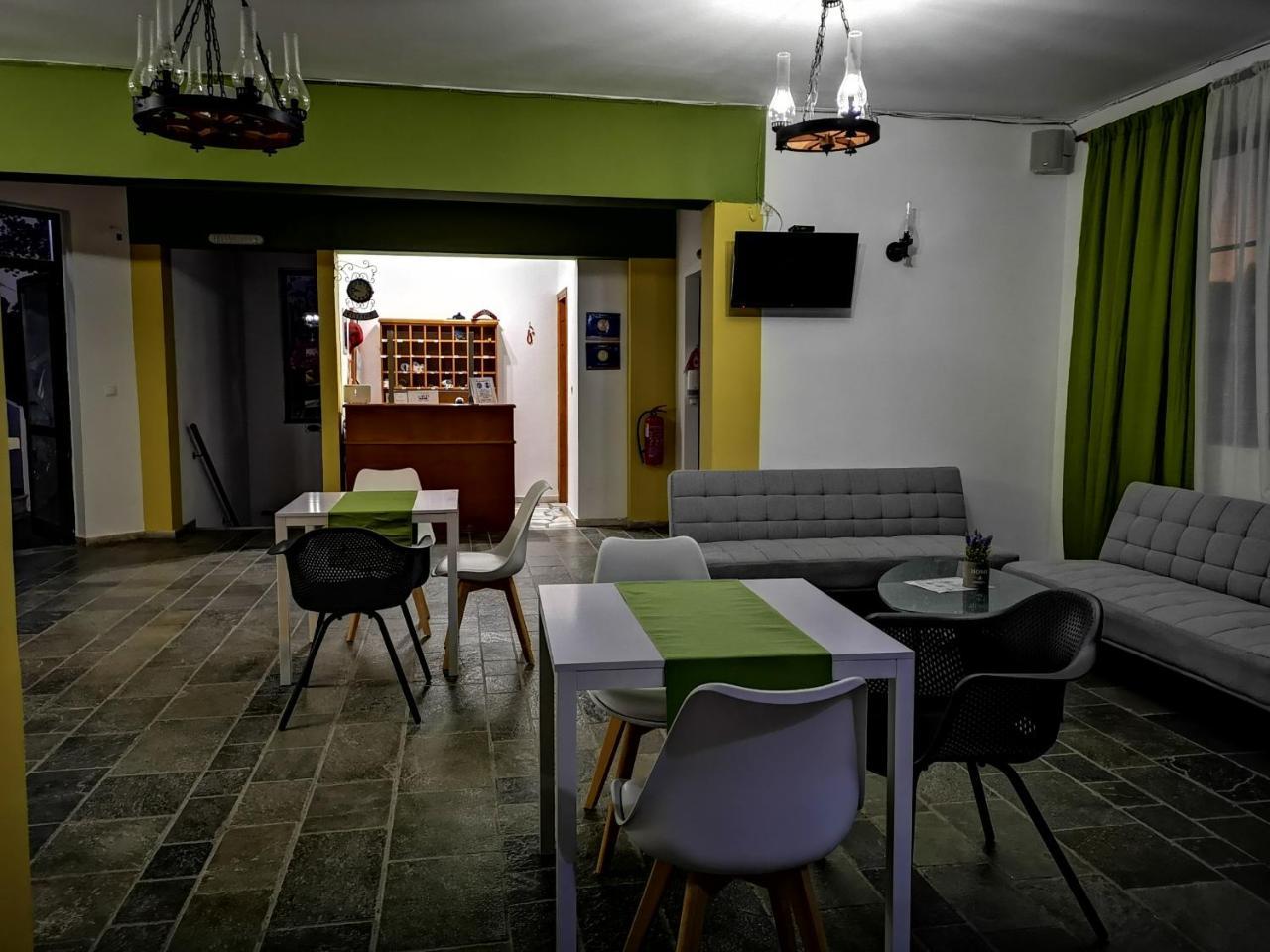Ilios and Irene Apartments 3 *