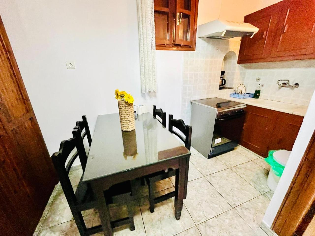 Studio Eleni 3 *