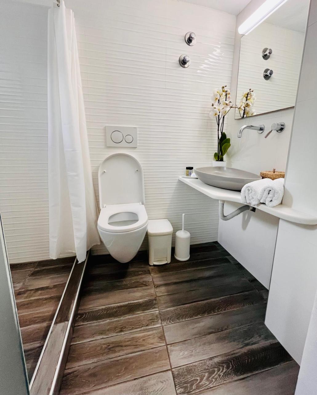 Studio Eleni 3 *