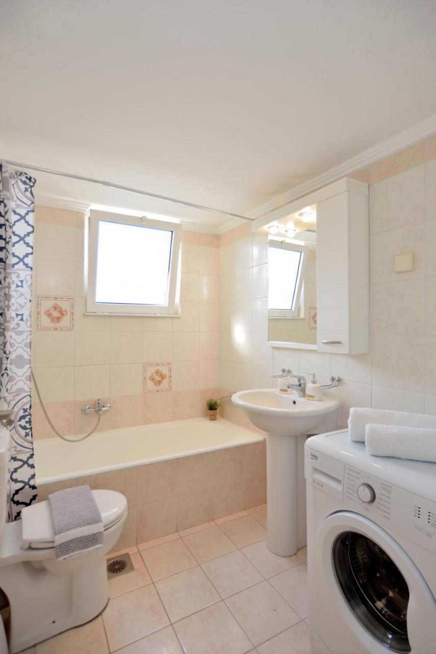 Kalamaki Apartments  Kalamaki Apartments