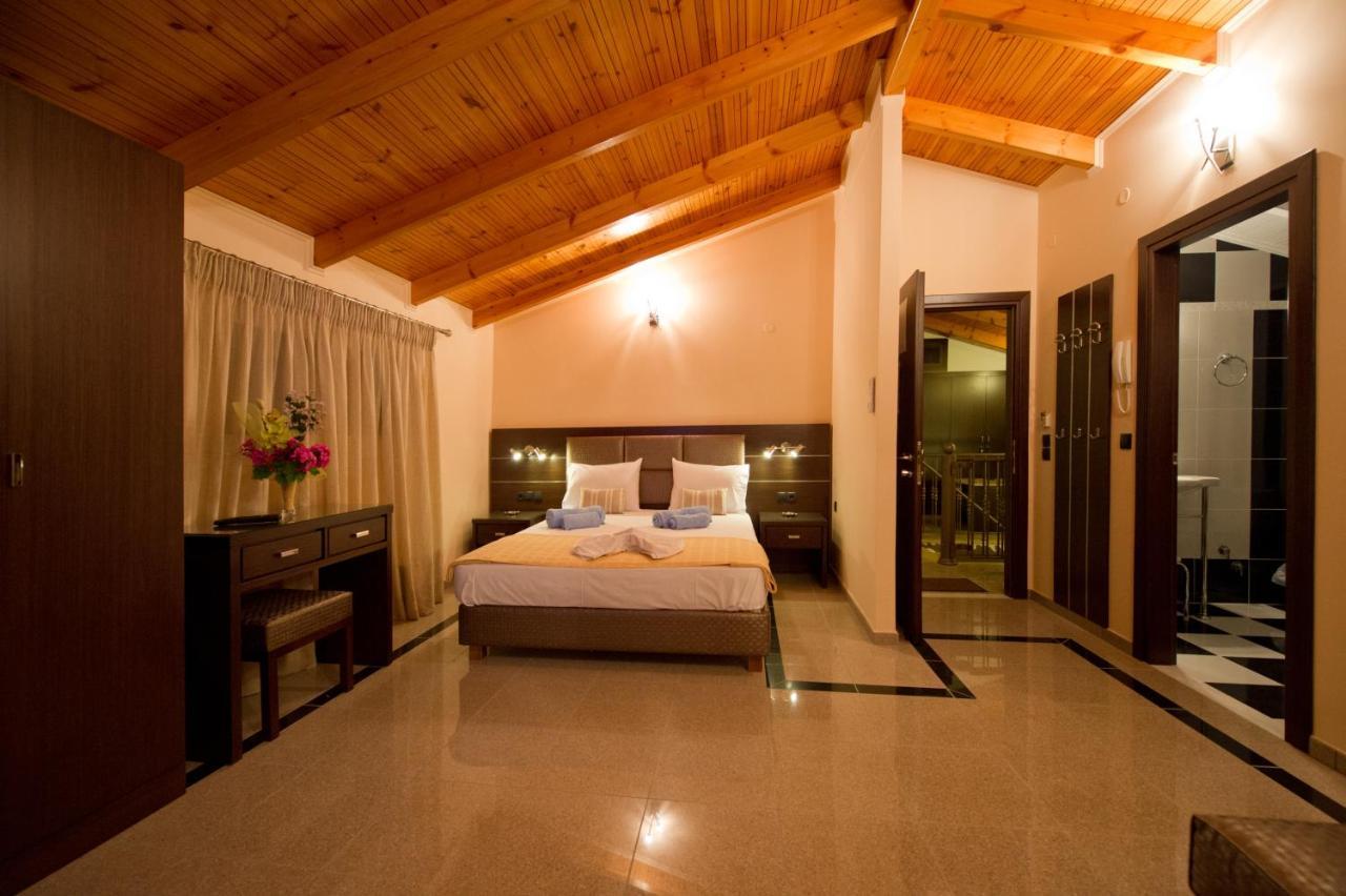 Nikos Vergos  - pic #3