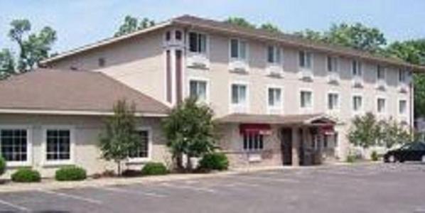 Budget Host Inn & Suites North Branch em North-branch