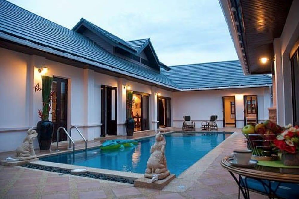 4 Bedroom Private Bali Style Villa Hh6