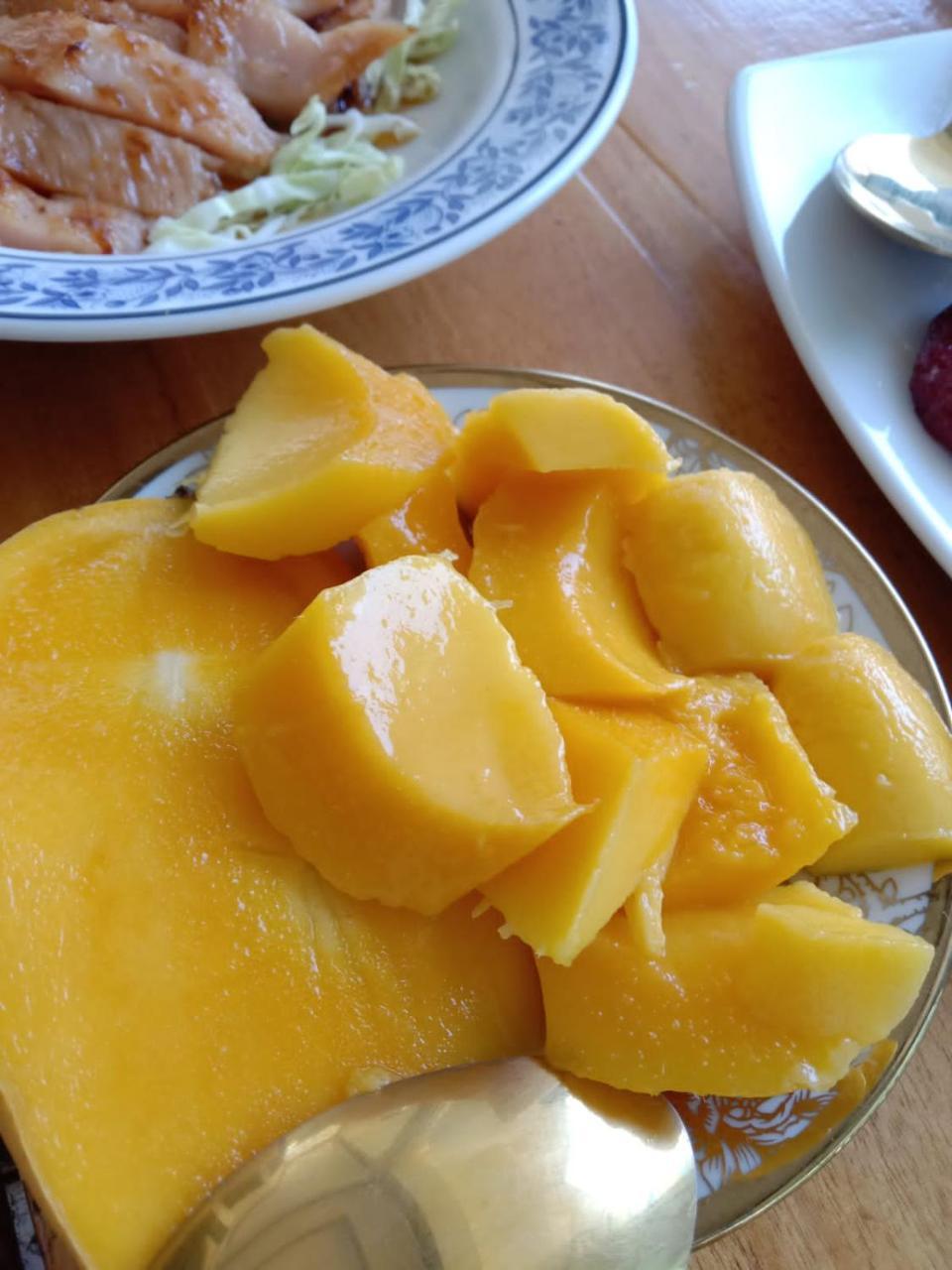 Riverside at Aninuan Accommodation and Food