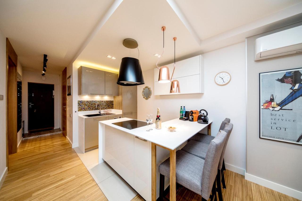Golden Apartment with Air Condition by Your Freedom