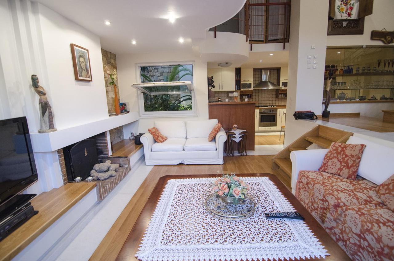 Artistic Villa 