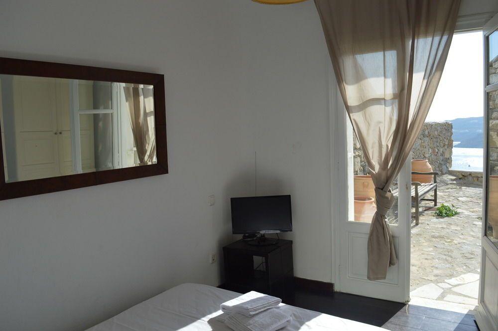 Elia Houses 3 *