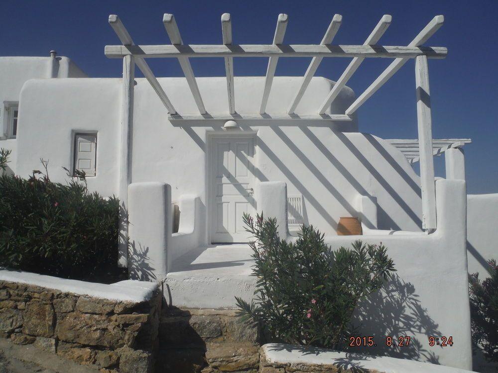 Elia Houses 3 *