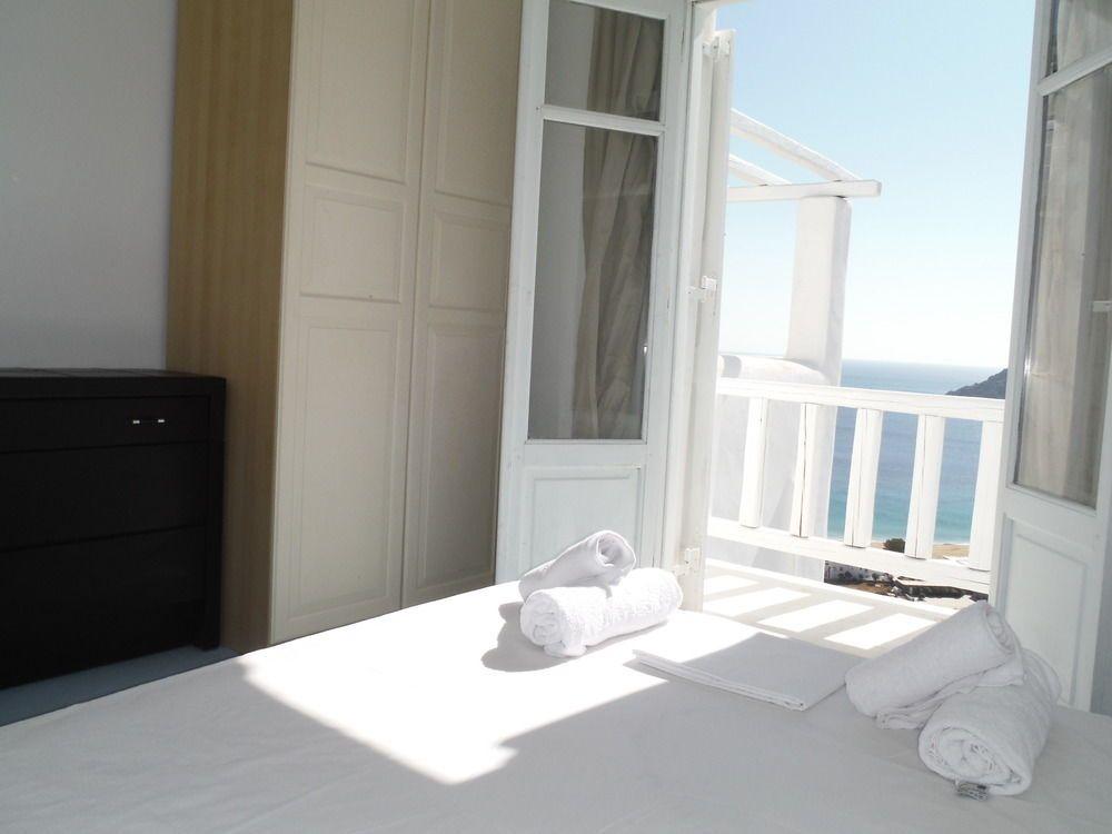 Elia Houses 3 *