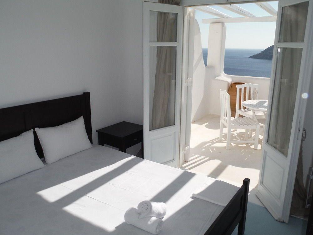 Elia Houses 3 *