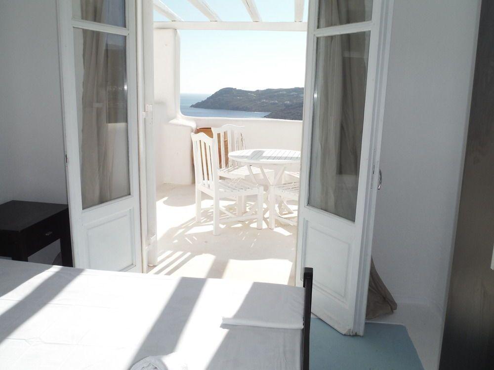 Elia Houses 3 *