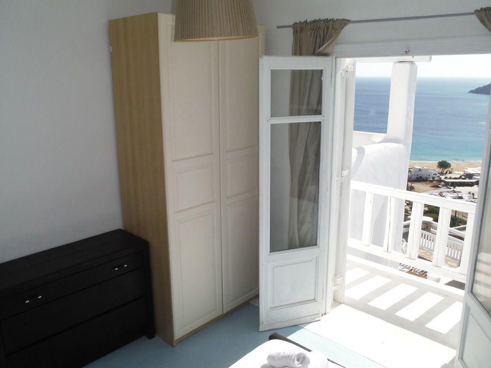 Elia Houses 3 *