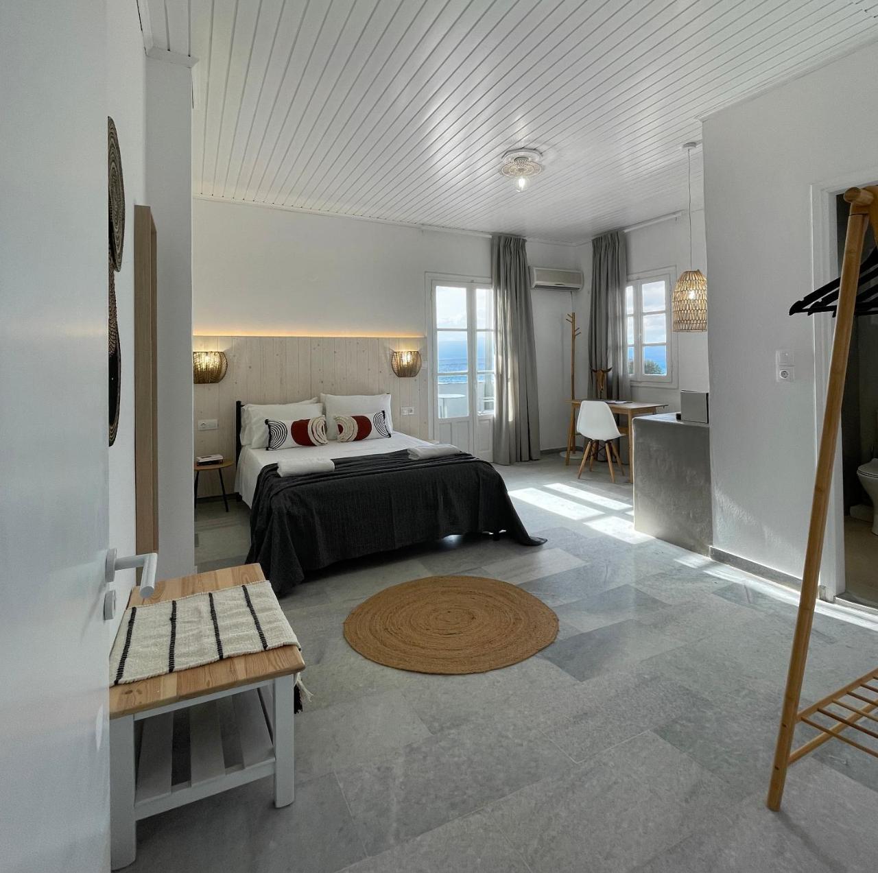 Thalassa Naxos 3 *