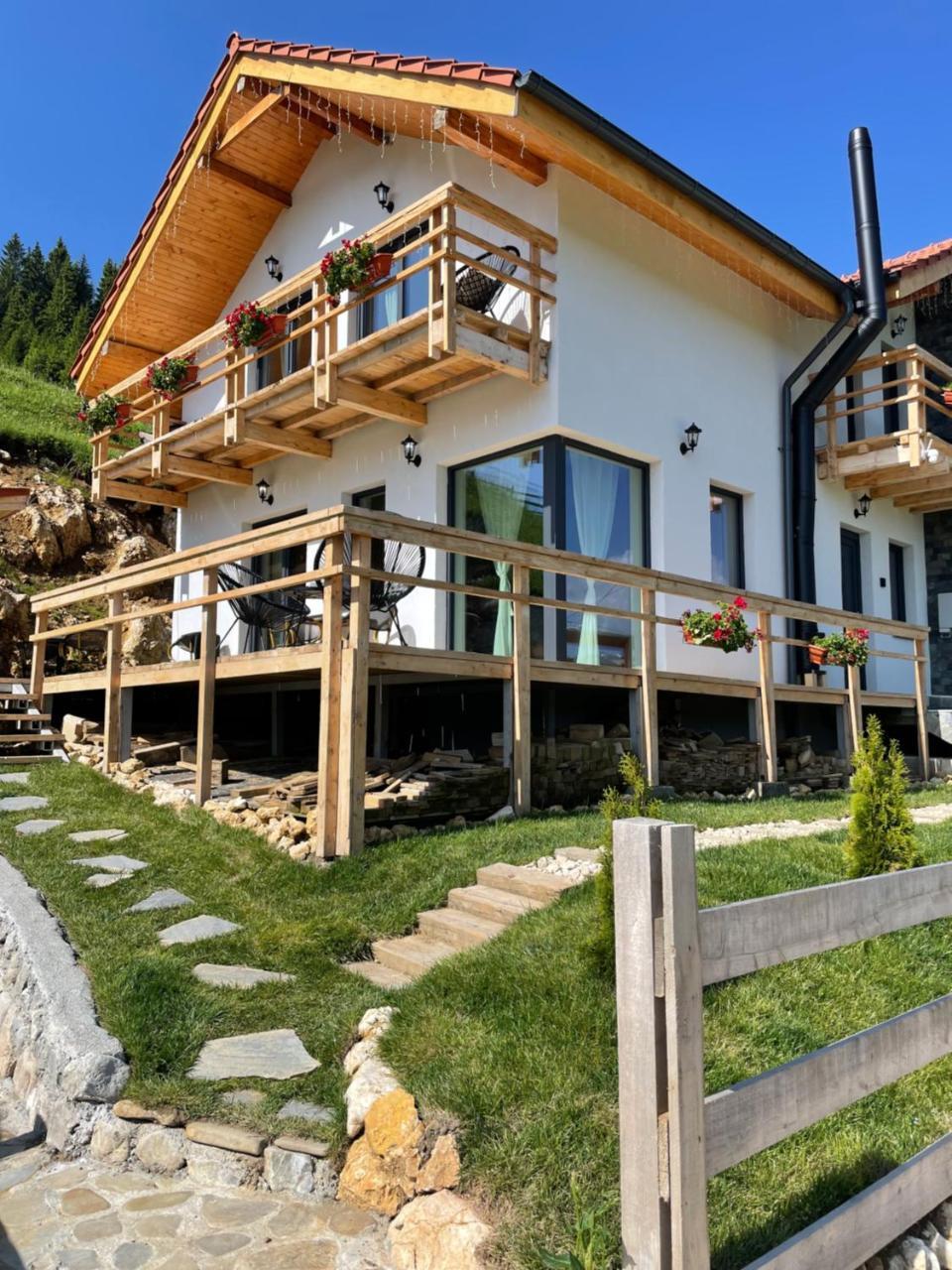 Casa de Sub Munte Fundata