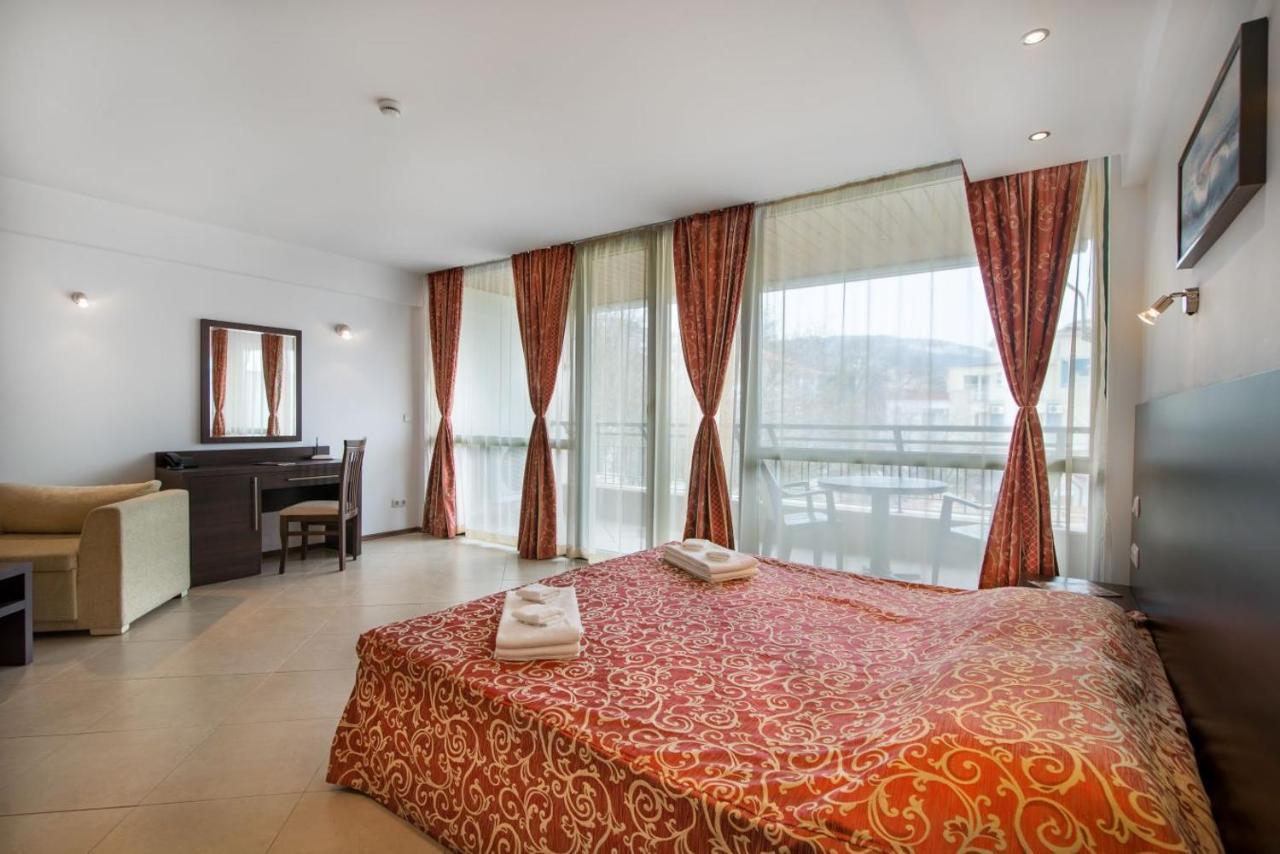 Spacious Studio With Balcony & Pool By The Marina
