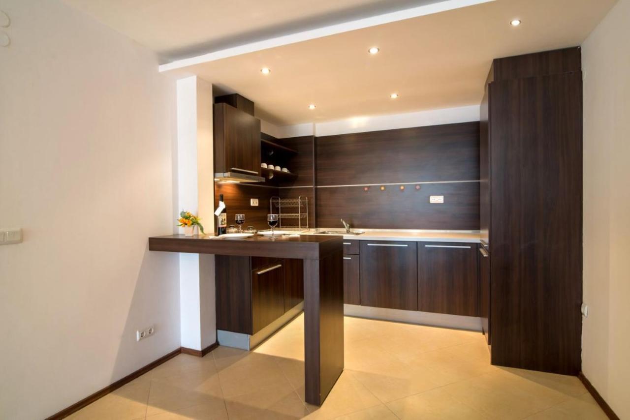Spacious Studio With Balcony & Pool By The Marina