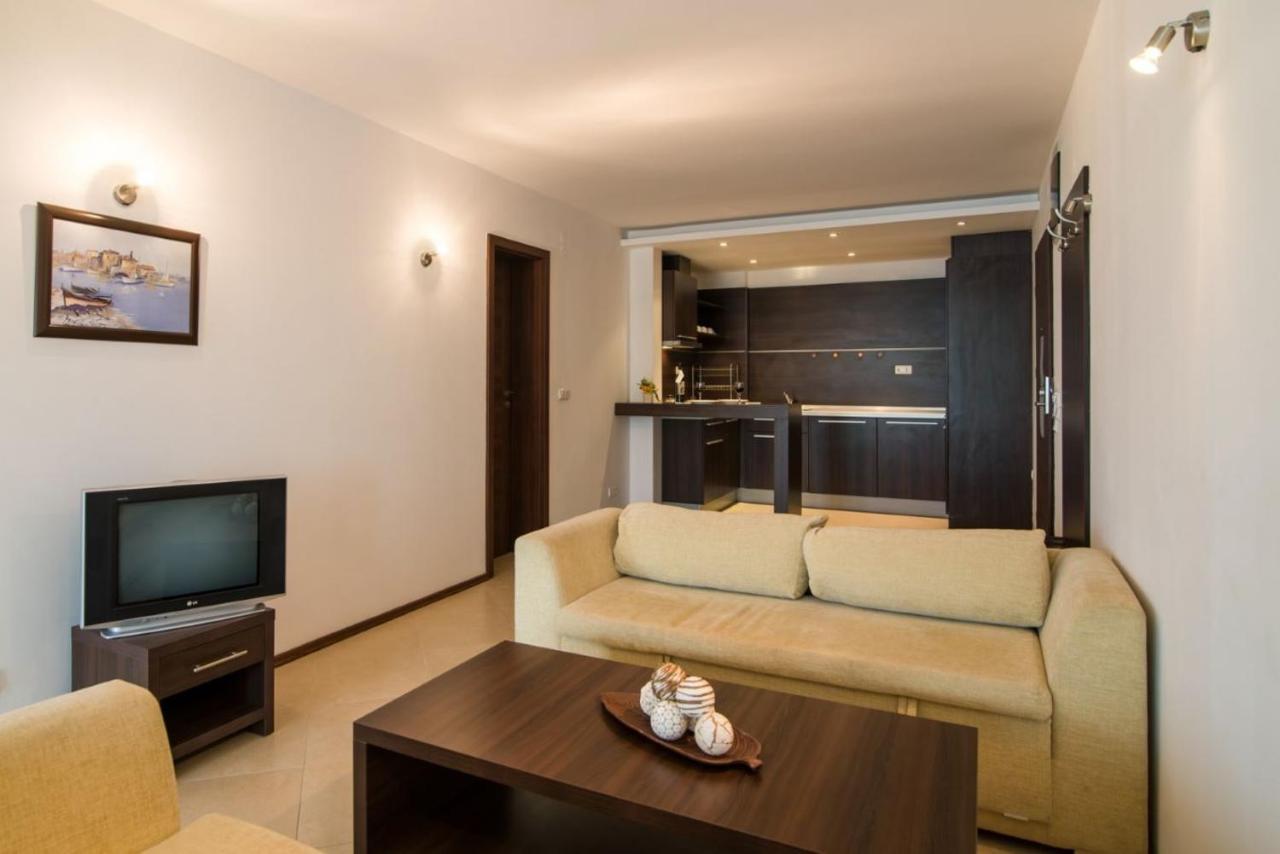 Spacious Studio With Balcony & Pool By The Marina