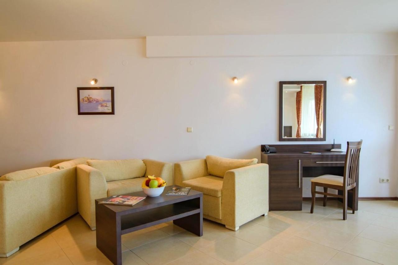 Spacious Studio With Balcony & Pool By The Marina