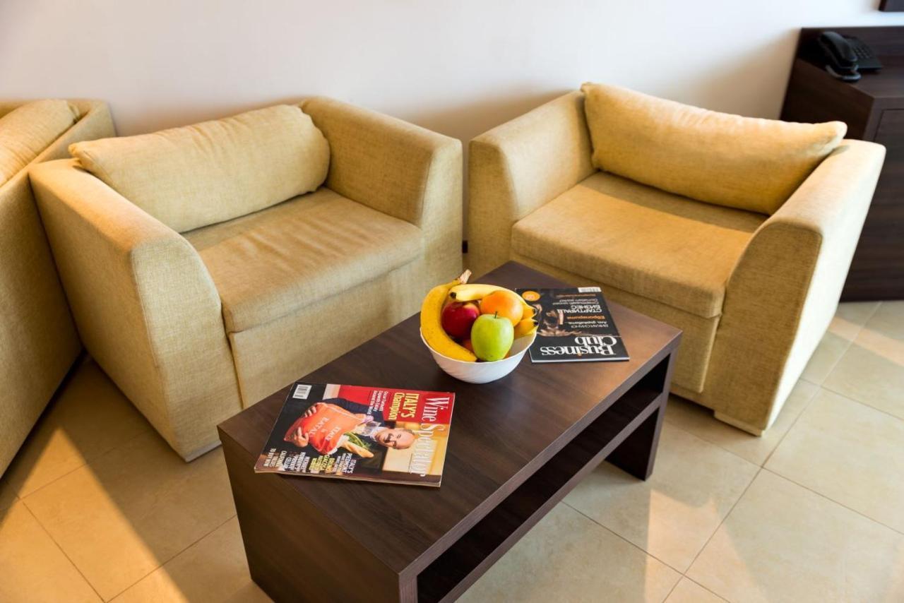 Spacious Studio With Balcony & Pool By The Marina