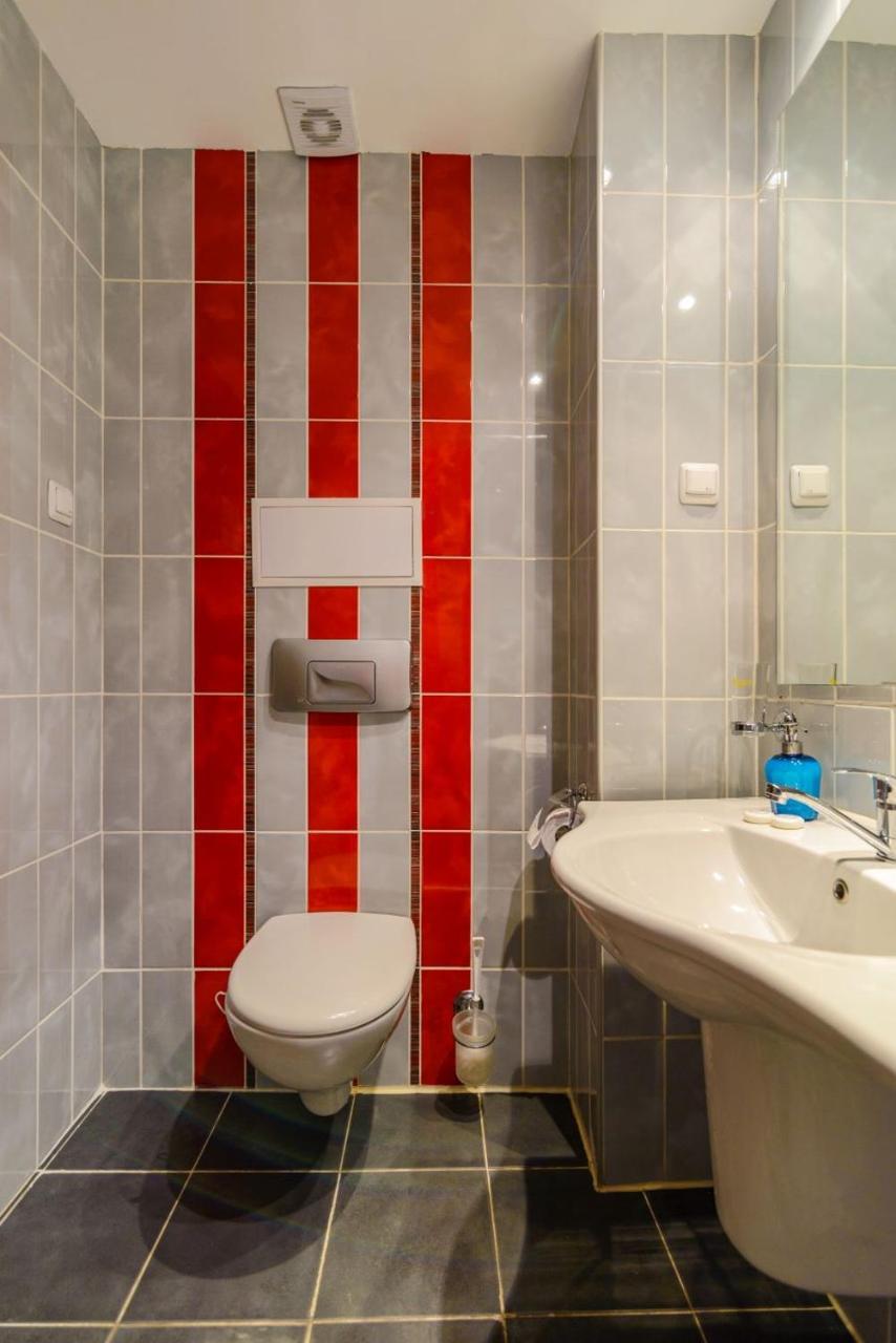 Spacious Studio With Balcony & Pool By The Marina