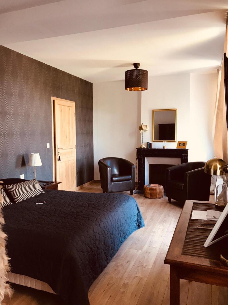 Le Chateau Segot em Neuilly-le-real