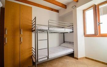 Embat Hostel