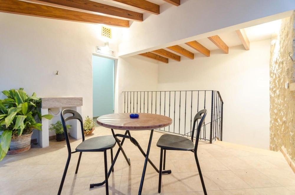 Embat Hostel