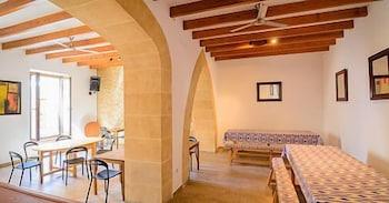 Embat Hostel