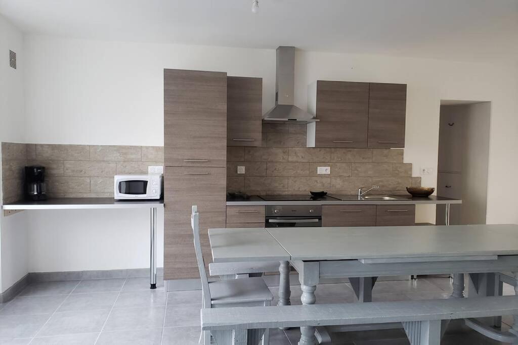 Maison Chaleureuse Avec Parking Gratuit Sur Place à Saint-romain-sur-cher
