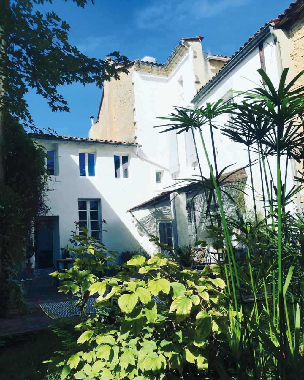 Maison Matejewski Chambre D'hotes Avec Jardin à Blaye