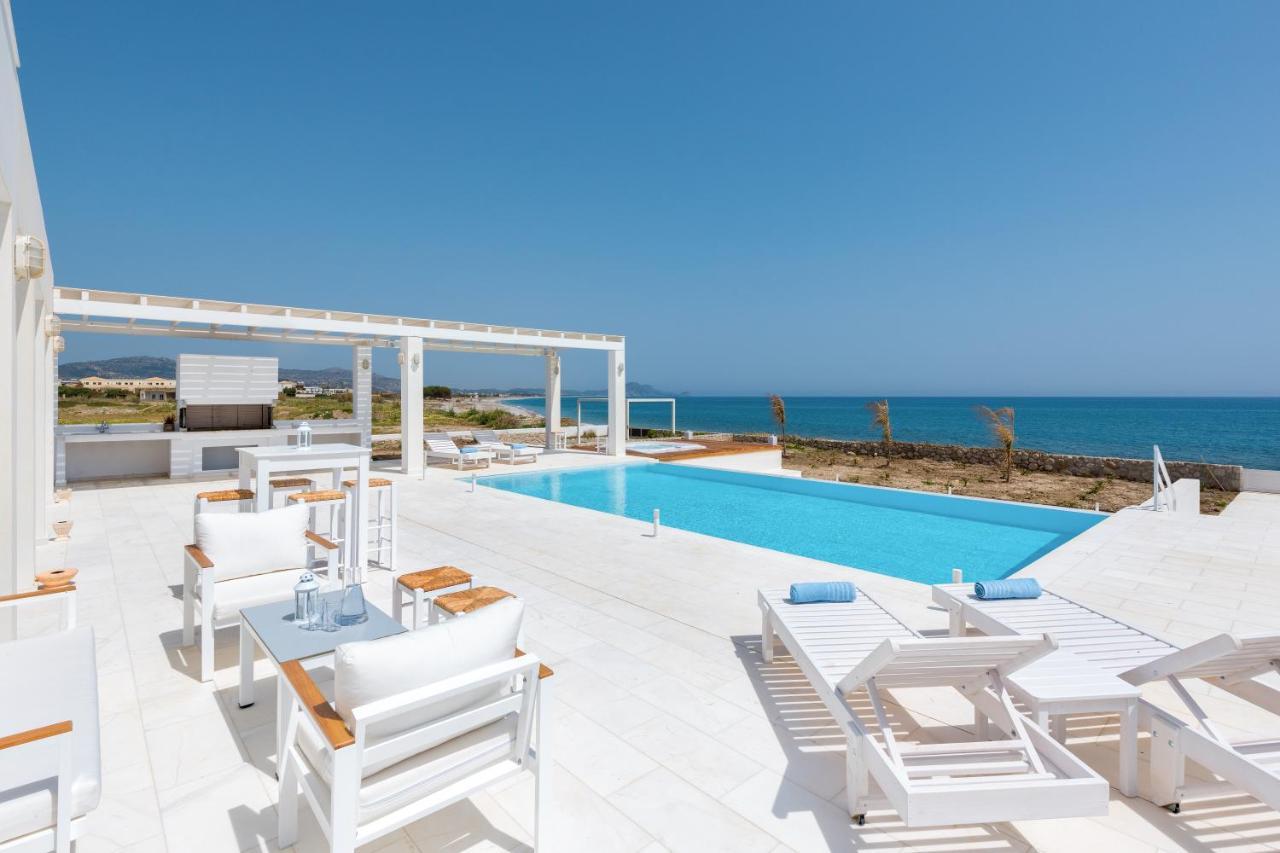 Maria & Nada Beachfront Villas 4 * Maria & Nada Beachfront Villas 4 *