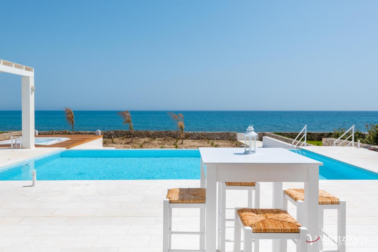 Maria & Nada Beachfront Villas 4 * Maria & Nada Beachfront Villas 4 *