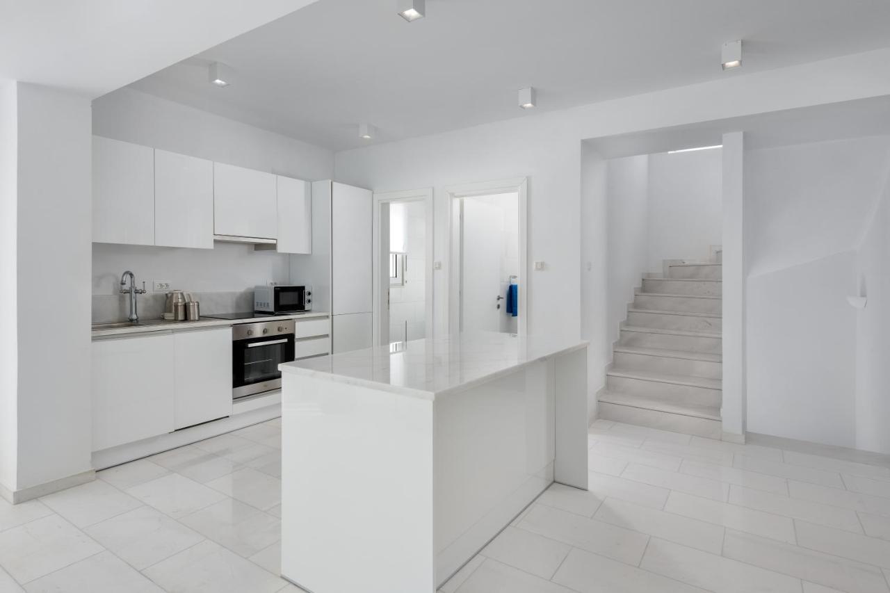 Maria & Nada Beachfront Villas 4 * Maria & Nada Beachfront Villas 4 *