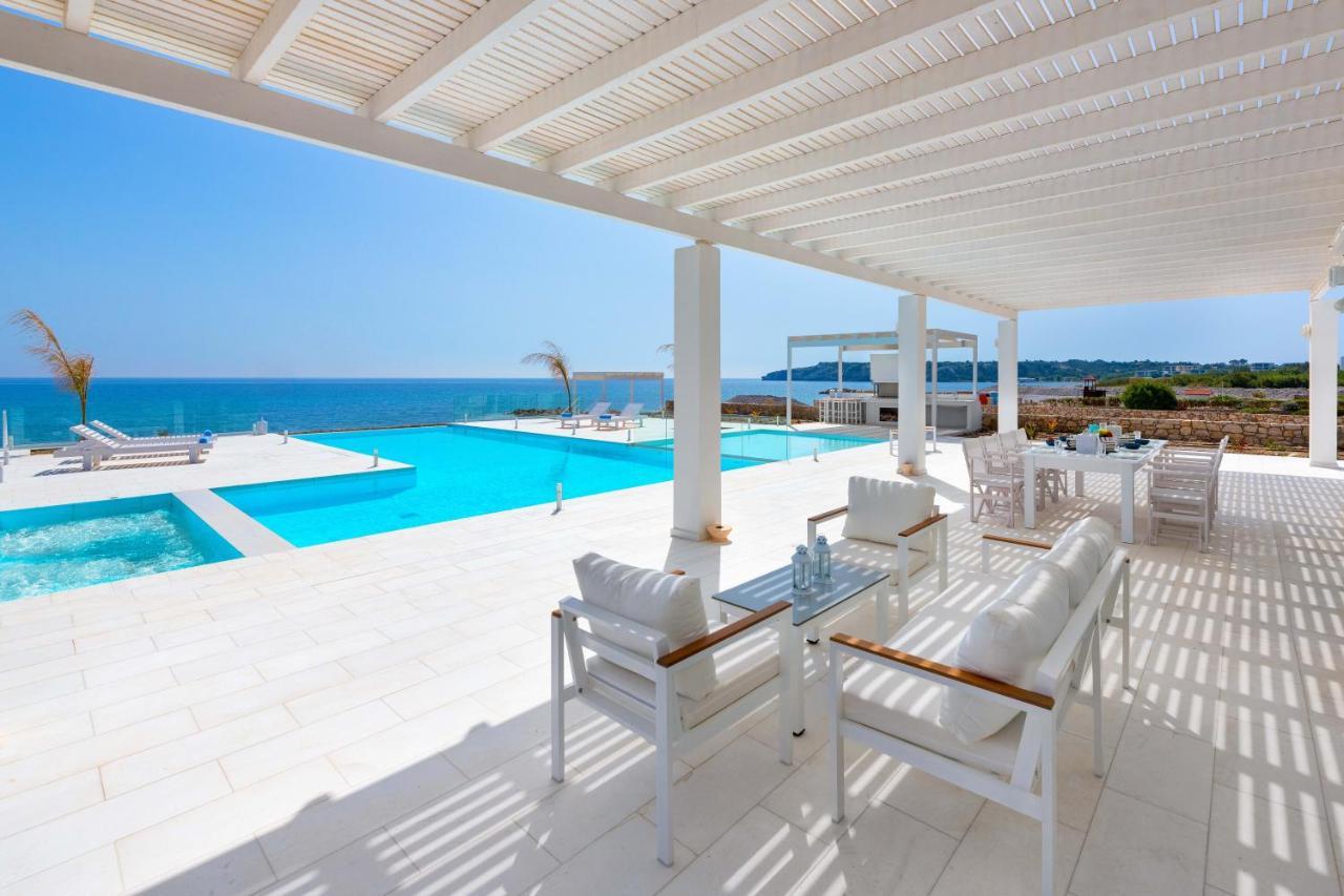 Maria & Nada Beachfront Villas 4 * Maria & Nada Beachfront Villas 4 *