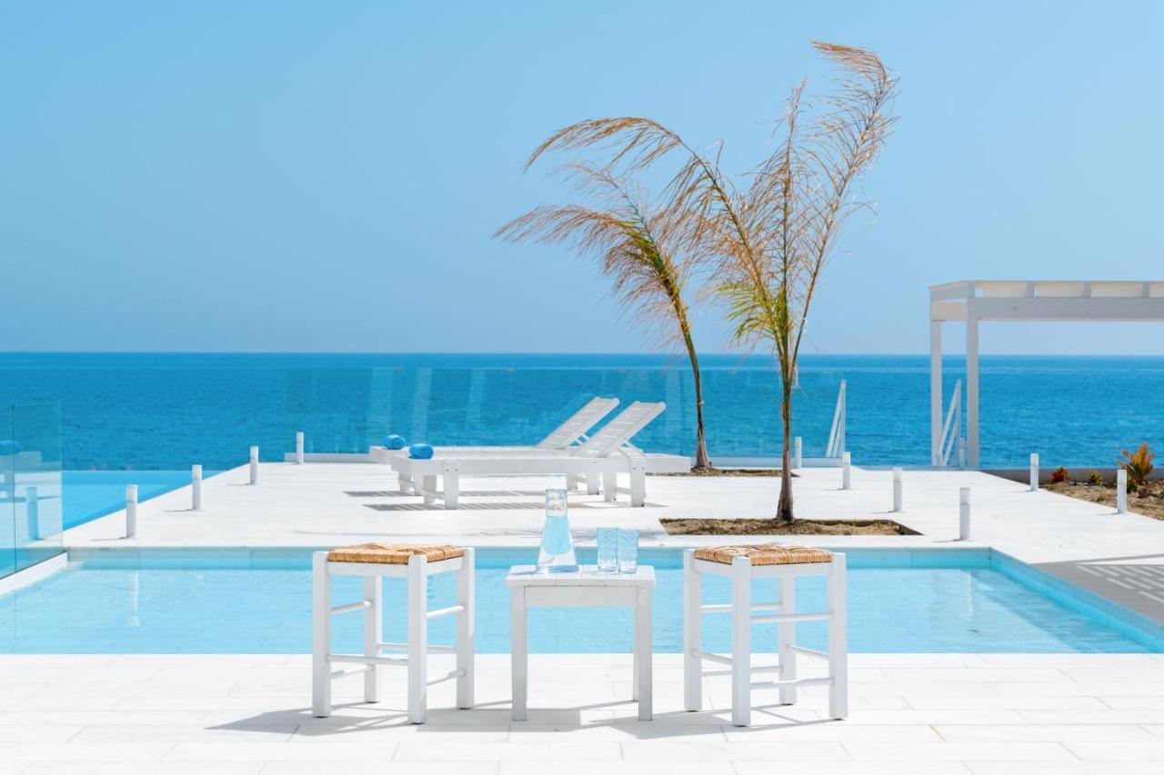 Maria & Nada Beachfront Villas 4 * Maria & Nada Beachfront Villas 4 *