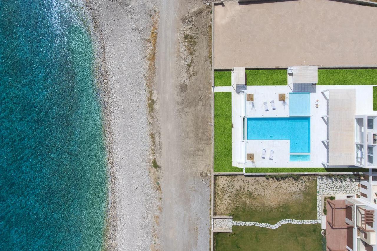 Maria & Nada Beachfront Villas 4 * Maria & Nada Beachfront Villas 4 *