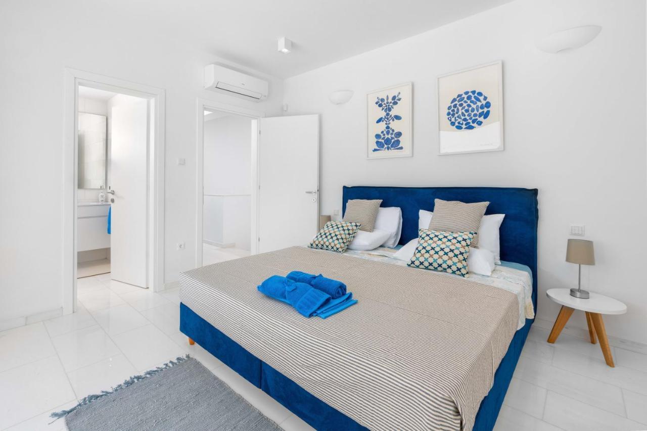 Maria & Nada Beachfront Villas 4 * Maria & Nada Beachfront Villas 4 *