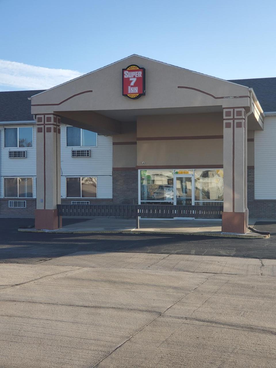 Super 7 Inn em Tecumseh
