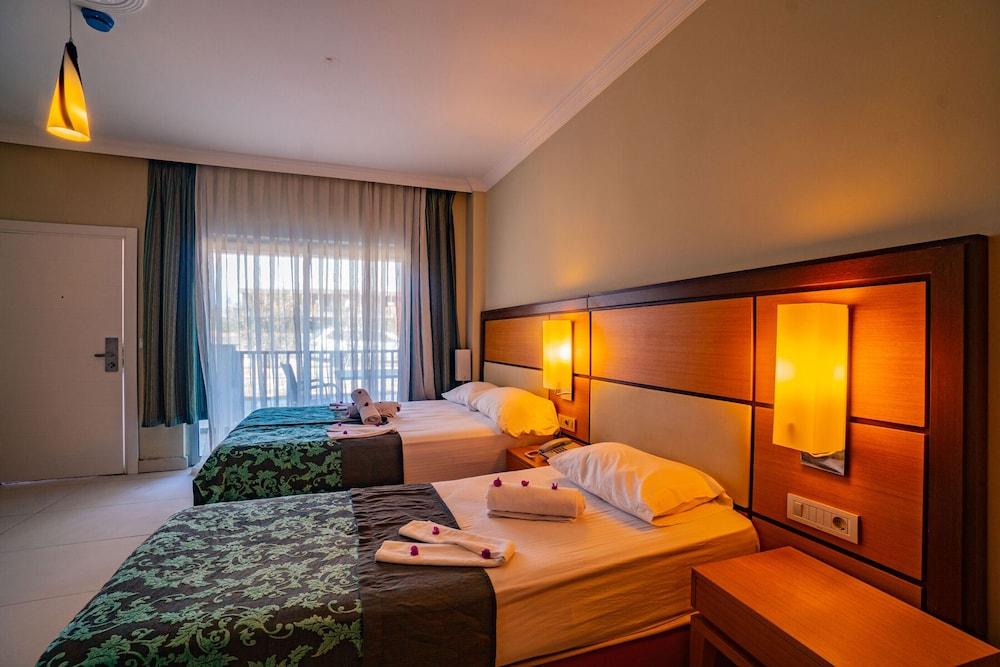 Prenses Sealine Beach Hotel