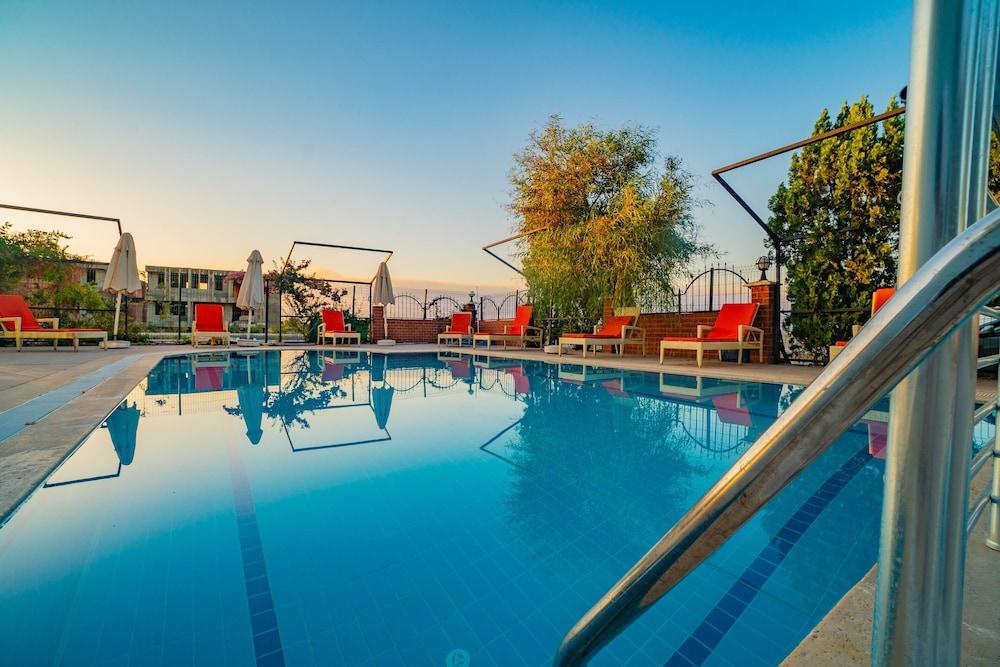 Prenses Sealine Beach Hotel