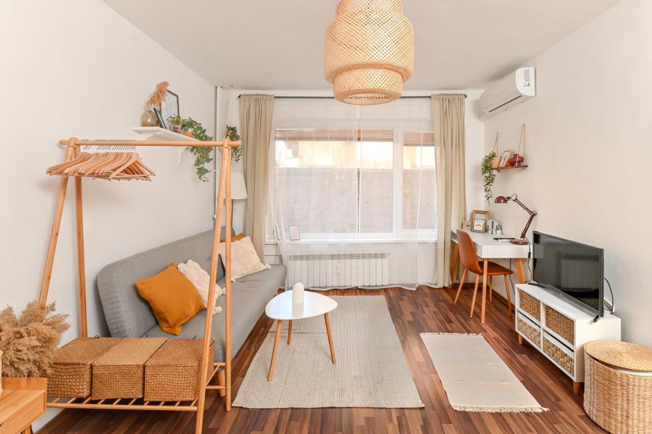 Cosy & Art 1bd Apartment Next To Slaveykov Square