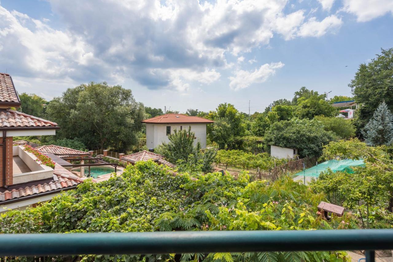 Villa Adora
