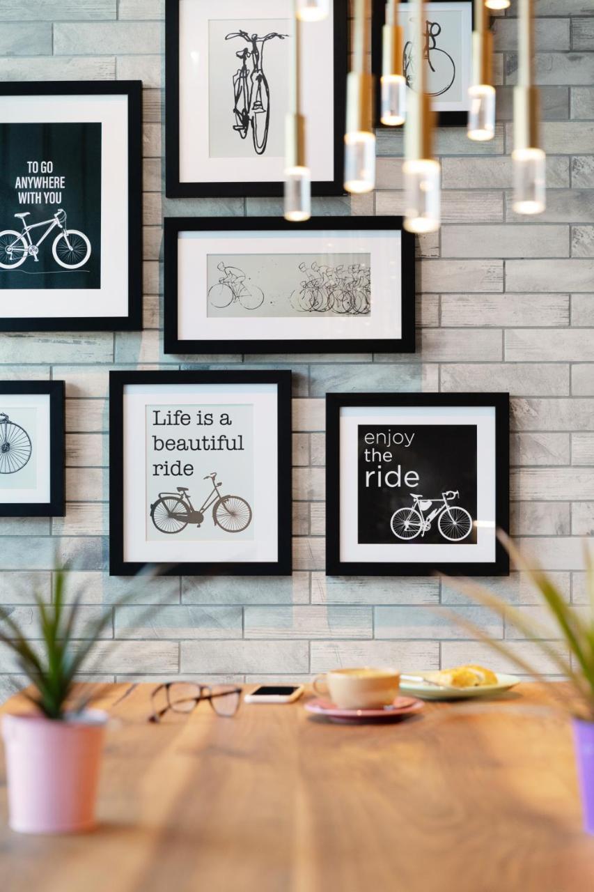 Adagio Premium The Palm