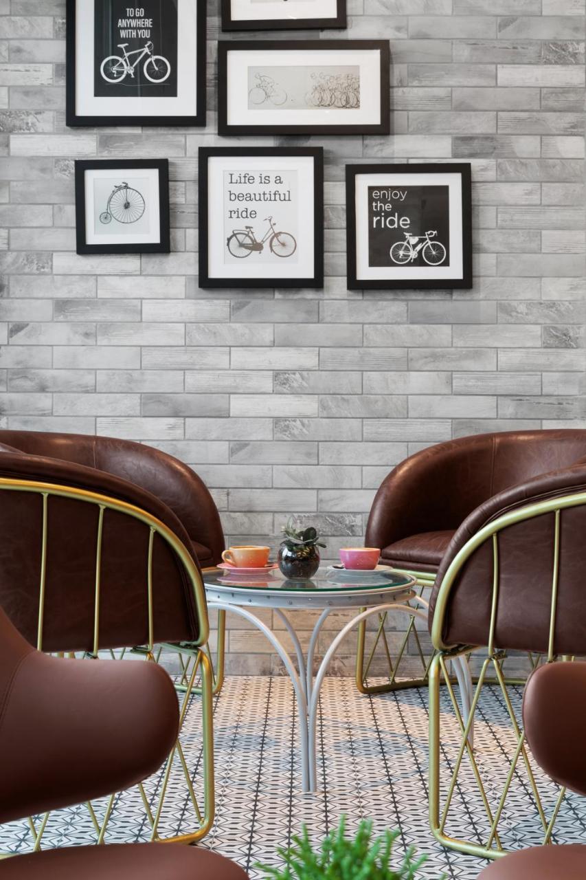 Adagio Premium The Palm