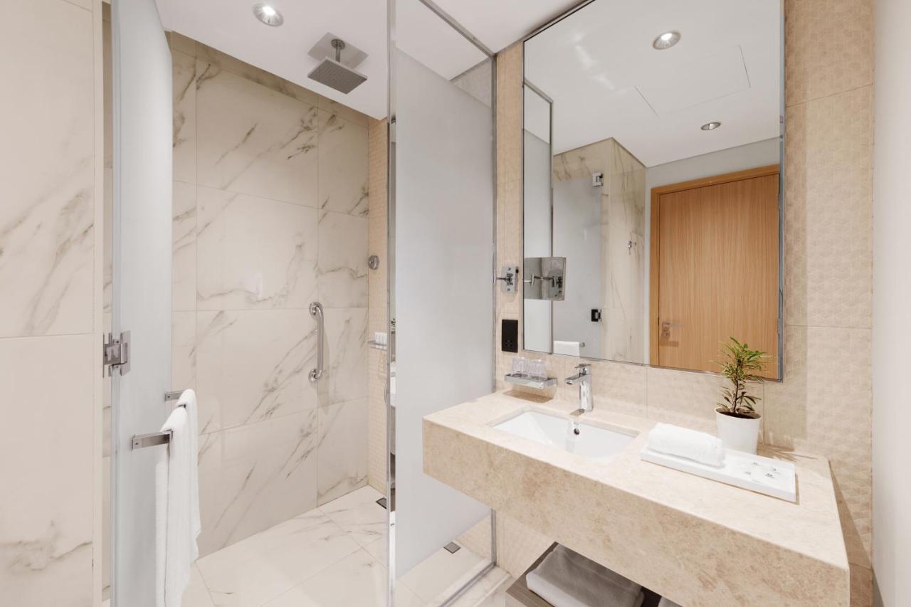 Adagio Premium The Palm