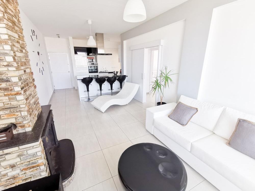 Mackenzie Seaview Paradise