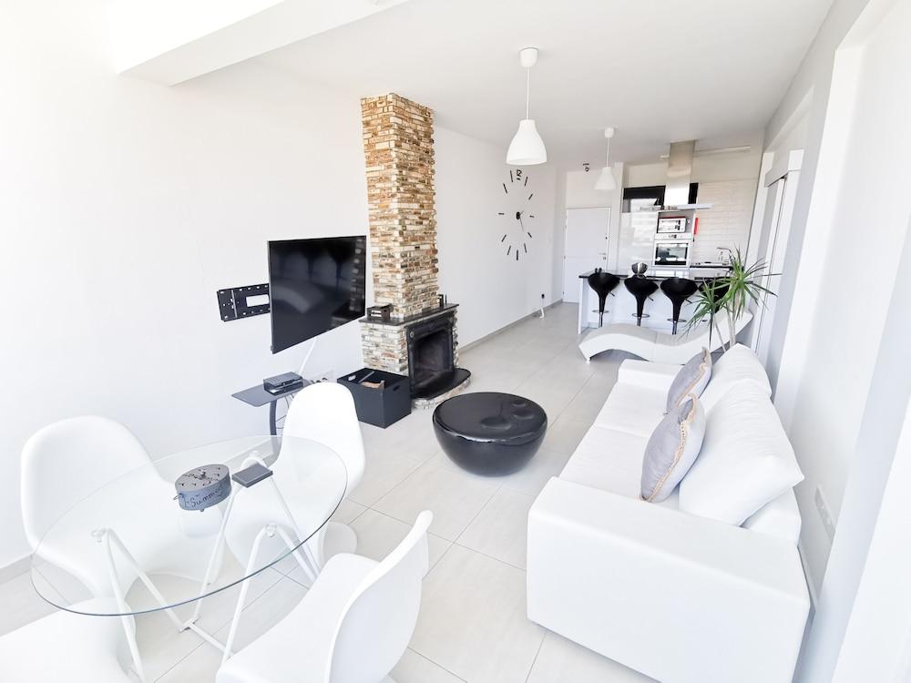 Mackenzie Seaview Paradise