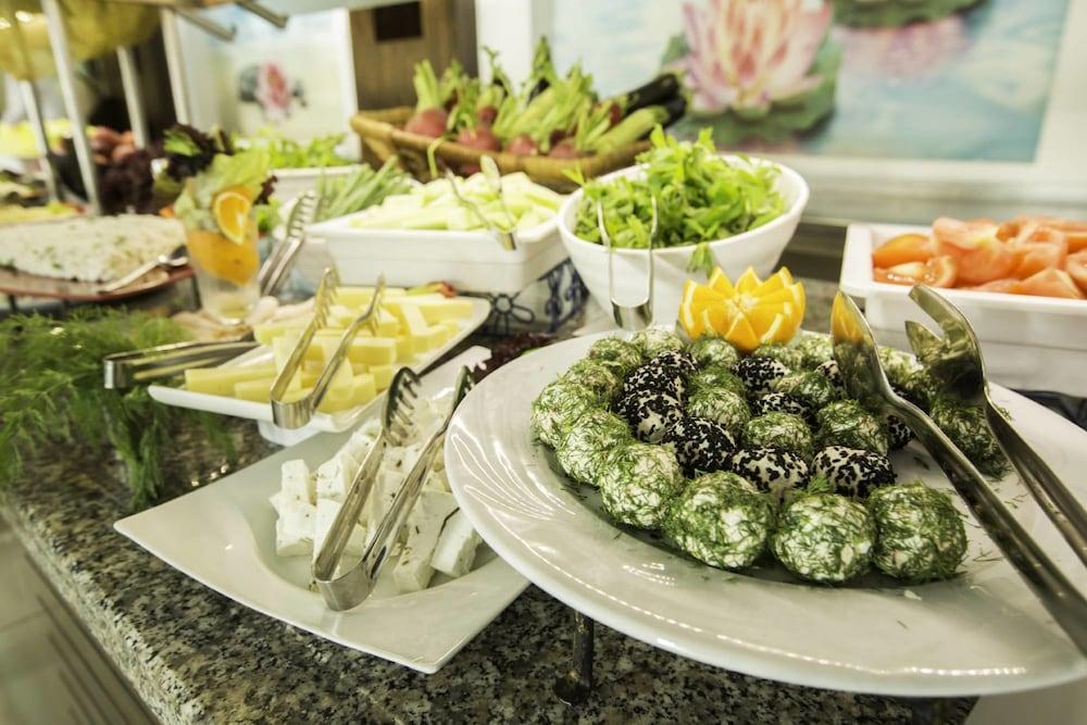 Dedeman Kemer Resort