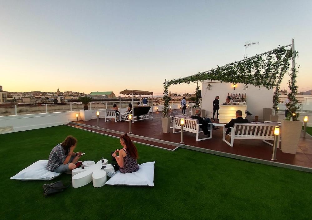 Neapolitan Trips Hotel Royale in Naples